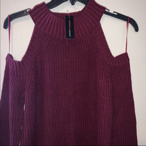 NWT cold shoulder sweater - S - Picture 5 of 7